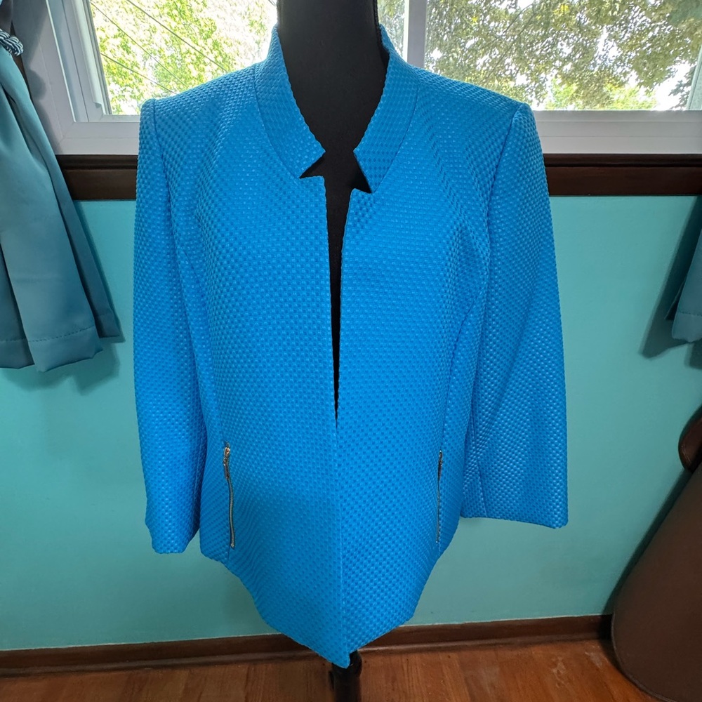 Kasper Bright Blue Blazer with Notched Lapel and Streamlined Silhouette